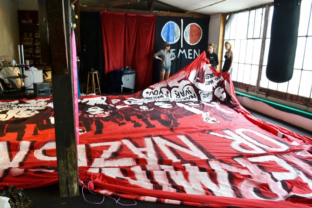  FEMEN   -  