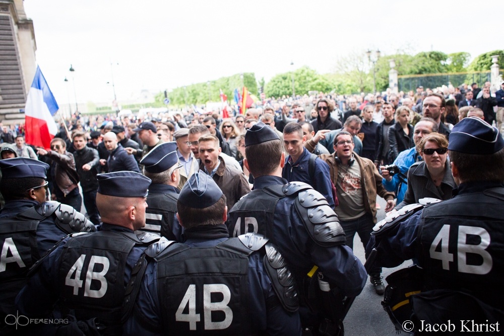  FEMEN   -  