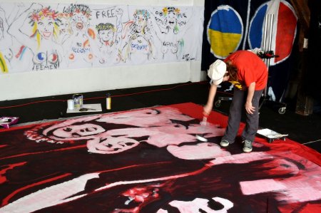  FEMEN   -  
