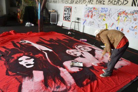 FEMEN   -  