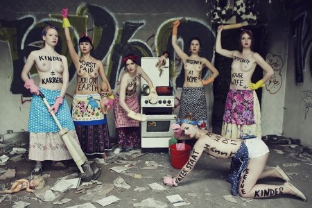  FEMEN     